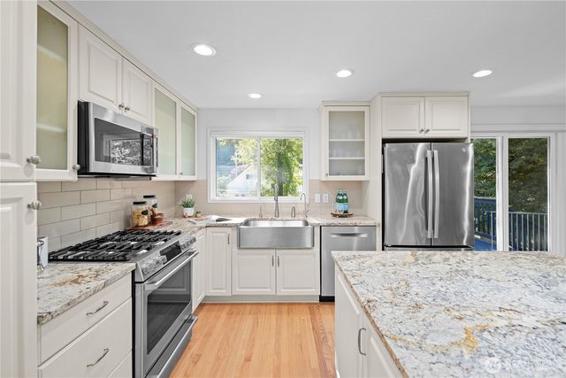 3411 77th Place SE, Mercer Island, WA 98040