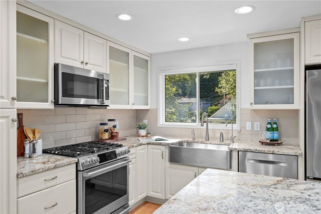 3411 77th Place SE, Mercer Island, WA 98040