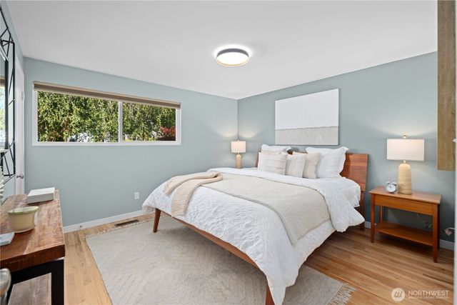 3411 77th Place SE, Mercer Island, WA 98040