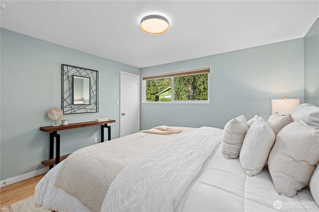 3411 77th Place SE, Mercer Island, WA 98040
