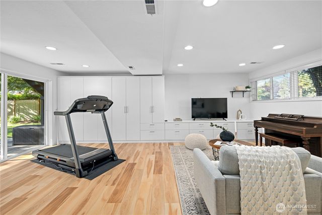 3411 77th Place SE, Mercer Island, WA 98040