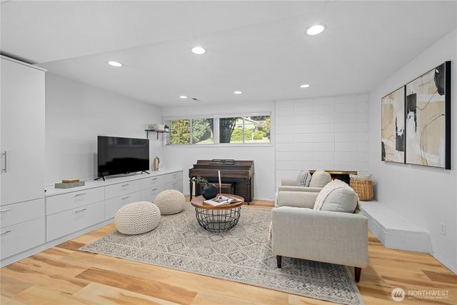 3411 77th Place SE, Mercer Island, WA 98040