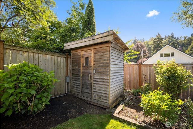 3411 77th Place SE, Mercer Island, WA 98040