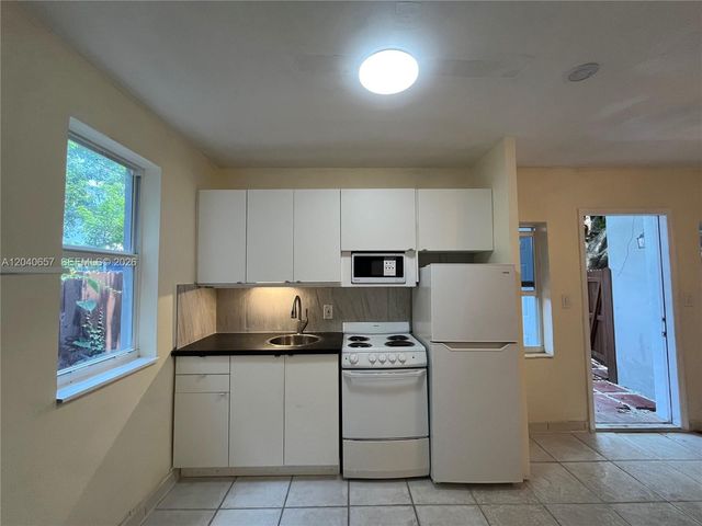 820 SW 31st Avenue S S, Miami, FL 33135