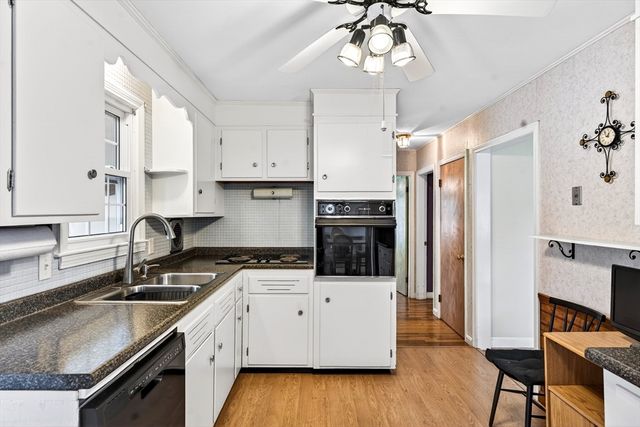 13 Hamilton Rd, Northborough, MA 01532