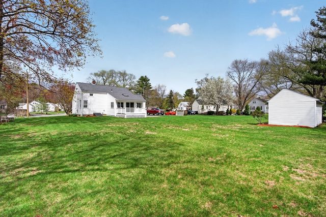 13 Hamilton Rd, Northborough, MA 01532