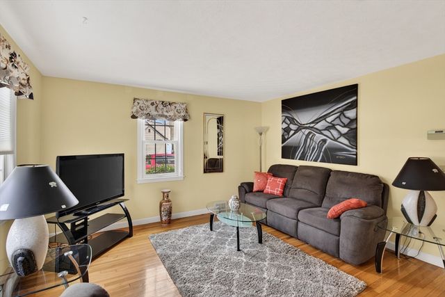 13 Hamilton Rd, Northborough, MA 01532