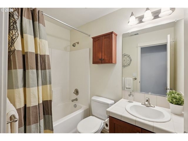 7382 Ne STONEWATER St, Hillsboro, OR 97124