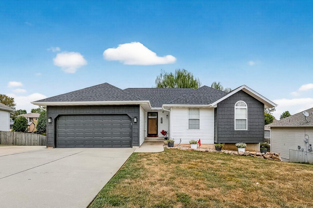 4487 West University Street, Springfield, MO 65802