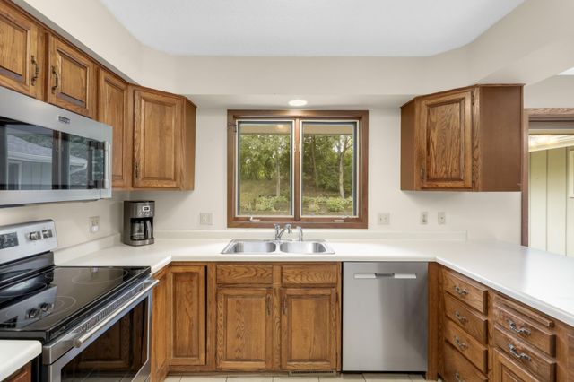 5220 Cottonwood Lane N, Plymouth, MN 55442