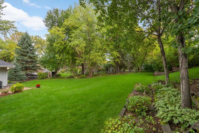 5220 Cottonwood Lane N, Plymouth, MN 55442