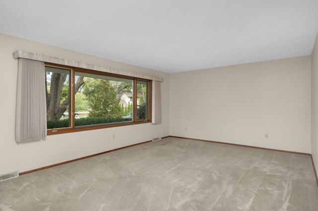 5220 Cottonwood Lane N, Plymouth, MN 55442