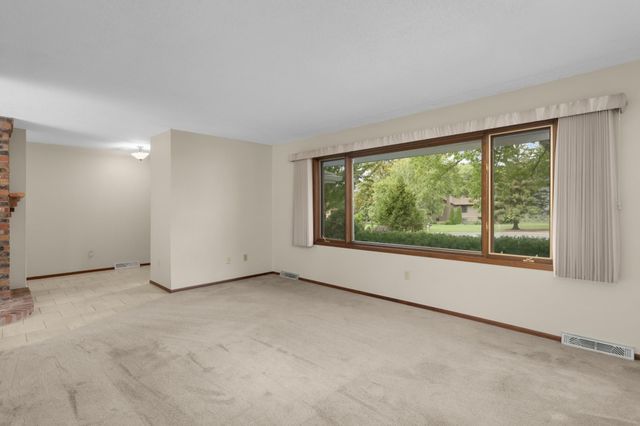 5220 Cottonwood Lane N, Plymouth, MN 55442