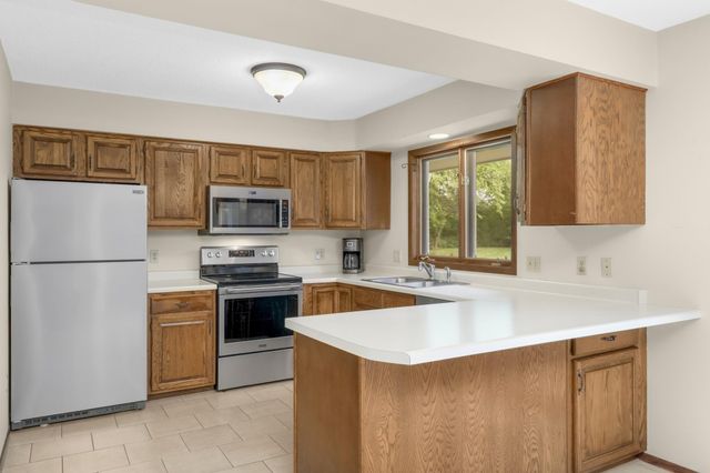 5220 Cottonwood Lane N, Plymouth, MN 55442