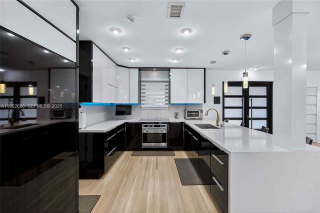 7724 Hawthorne Ave, Miami Beach, FL 33141