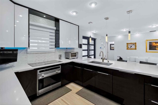 7724 Hawthorne Ave, Miami Beach, FL 33141