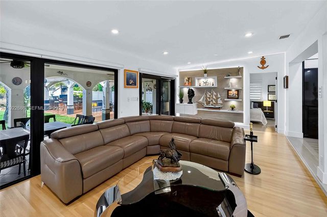 7724 Hawthorne Ave, Miami Beach, FL 33141