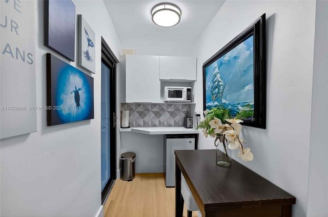 7724 Hawthorne Ave, Miami Beach, FL 33141