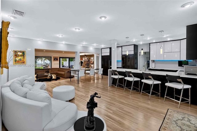 7724 Hawthorne Ave, Miami Beach, FL 33141