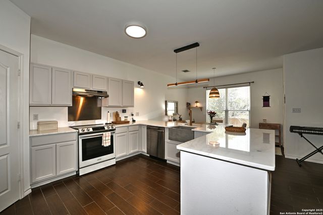 165 red hawk, San Antonio, TX 78258