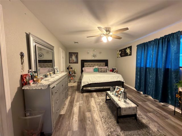 9721 Debbie Lane, Houston, TX 77038