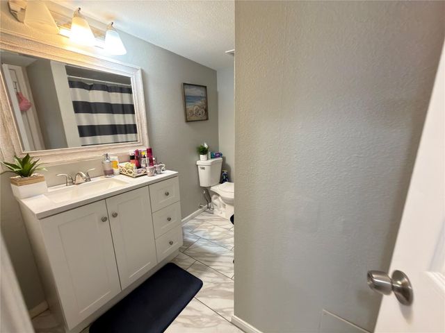 9721 Debbie Lane, Houston, TX 77038