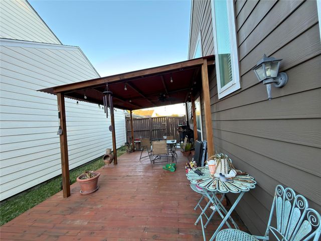 9721 Debbie Lane, Houston, TX 77038