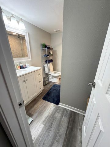 9721 Debbie Lane, Houston, TX 77038