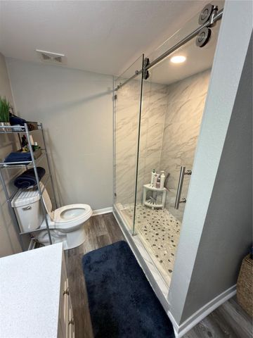 9721 Debbie Lane, Houston, TX 77038