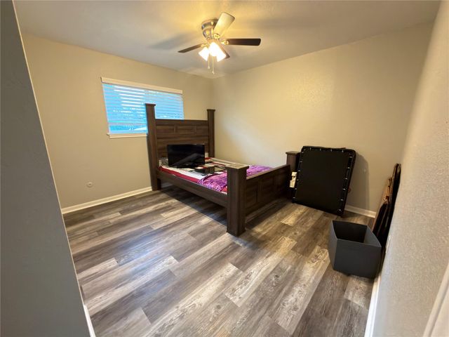 9721 Debbie Lane, Houston, TX 77038