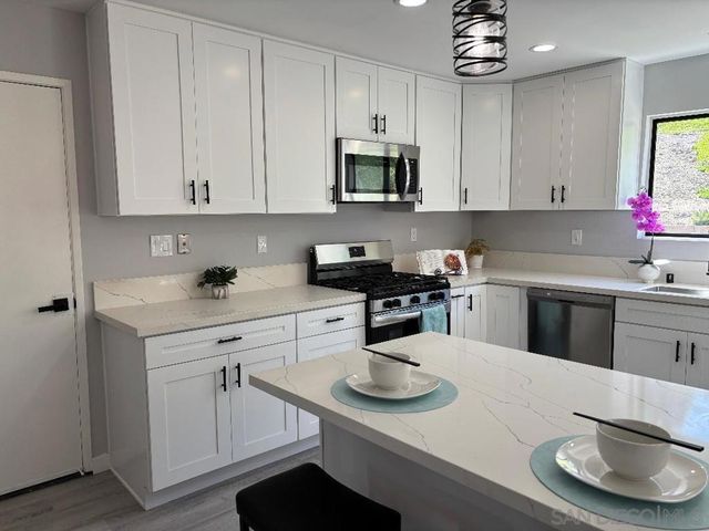 9211 Todos Santos Drive, Santee, CA 92071