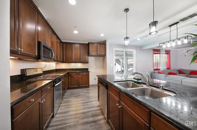 5508 Mesto Way, Bakersfield, CA 93313
