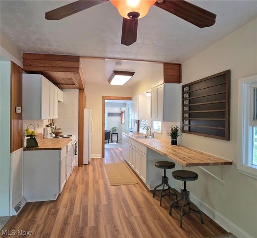 398 N Chillicothe Road, Aurora, OH 44202