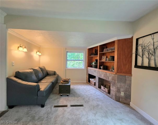 398 N Chillicothe Road, Aurora, OH 44202