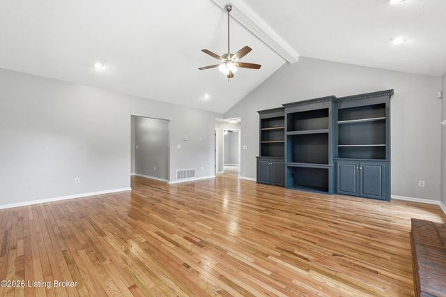 515 Spring House Ln, Louisville, KY 40229