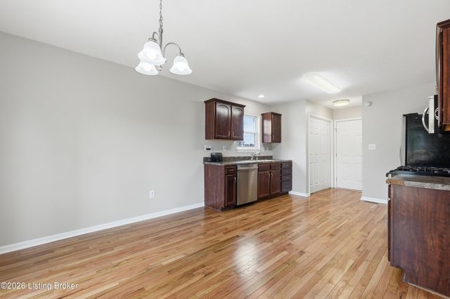 515 Spring House Ln, Louisville, KY 40229