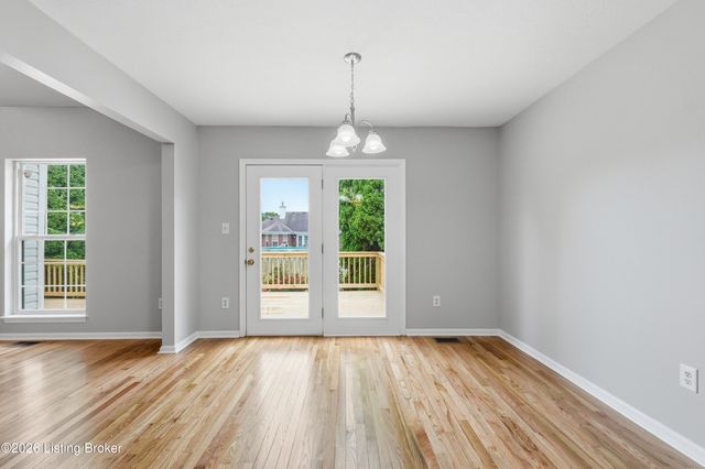 515 Spring House Ln, Louisville, KY 40229