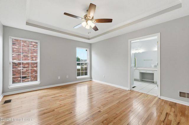 515 Spring House Ln, Louisville, KY 40229