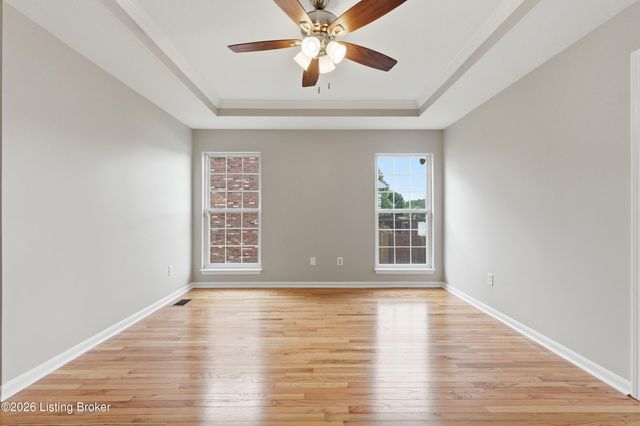 515 Spring House Ln, Louisville, KY 40229