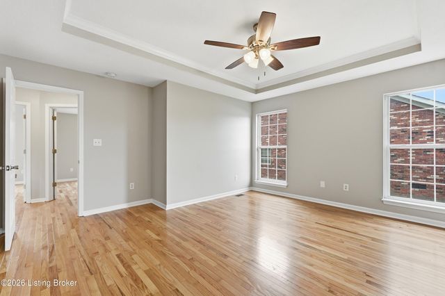 515 Spring House Ln, Louisville, KY 40229