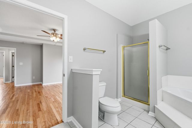 515 Spring House Ln, Louisville, KY 40229