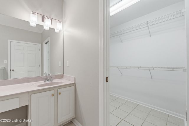 515 Spring House Ln, Louisville, KY 40229