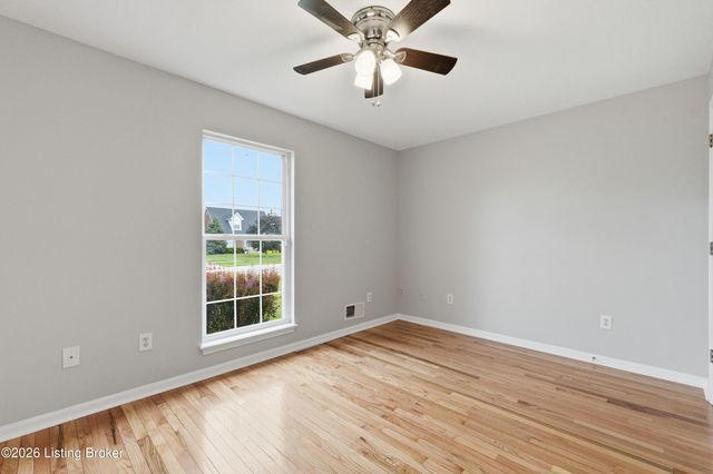 515 Spring House Ln, Louisville, KY 40229