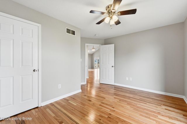 515 Spring House Ln, Louisville, KY 40229