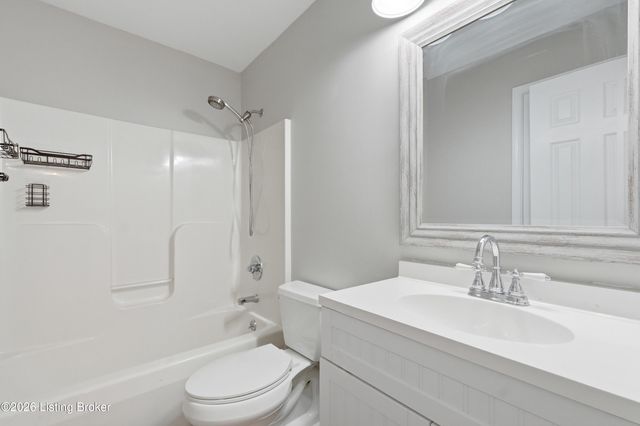 515 Spring House Ln, Louisville, KY 40229