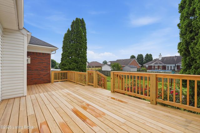 515 Spring House Ln, Louisville, KY 40229