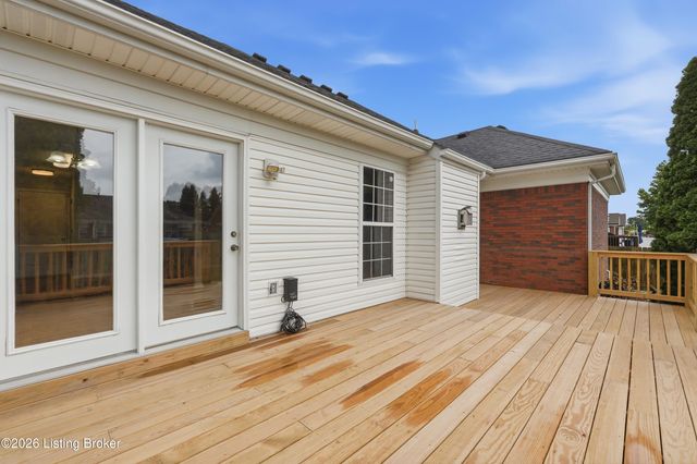 515 Spring House Ln, Louisville, KY 40229