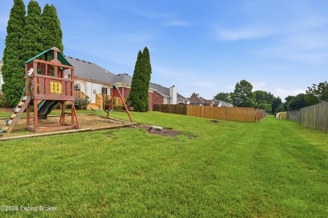515 Spring House Ln, Louisville, KY 40229