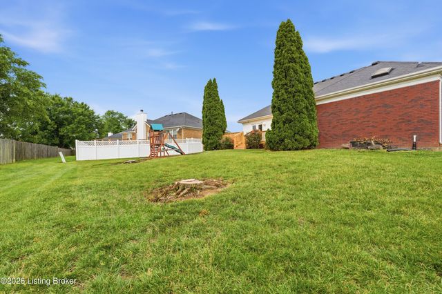 515 Spring House Ln, Louisville, KY 40229