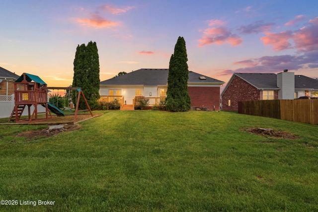 515 Spring House Ln, Louisville, KY 40229